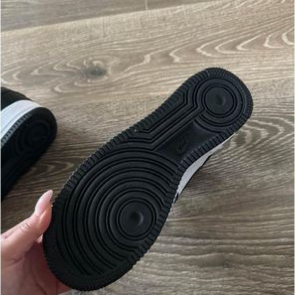 Black & White Nike Airforce 1 - Picture 3 of 4